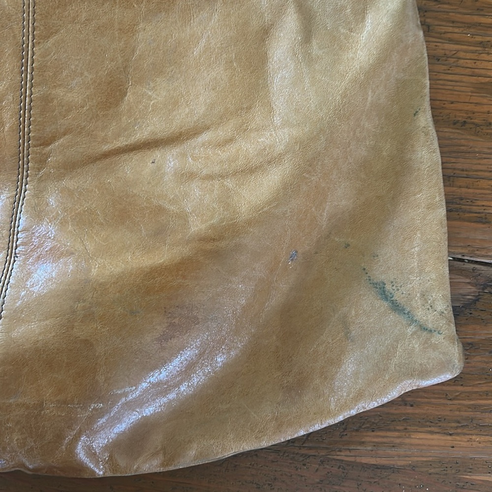 HOBO Tan Leather Slouchy Shoulder Bag - Picture 3 of 6
